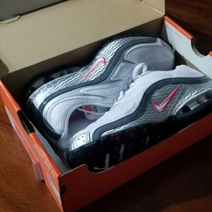 Women's Nike Reax Run 5, Size 7, NWOT - white, pink and black